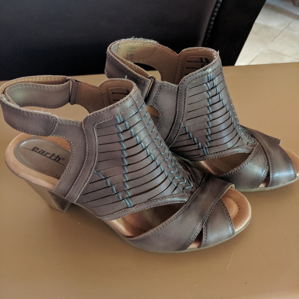 Earth Libra sandals